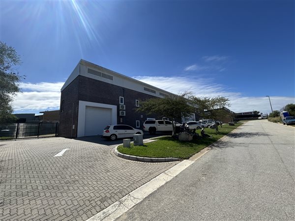 795 m² Industrial space 795 m² Industrial space