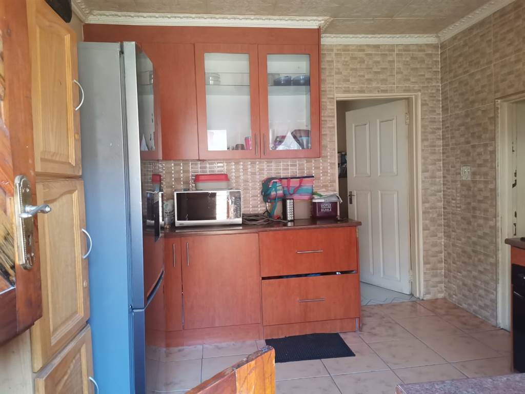 3 Bed House in Ivory Park photo number 3