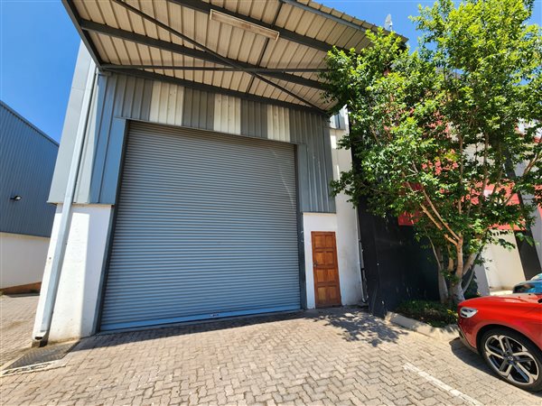 471  m² Industrial space