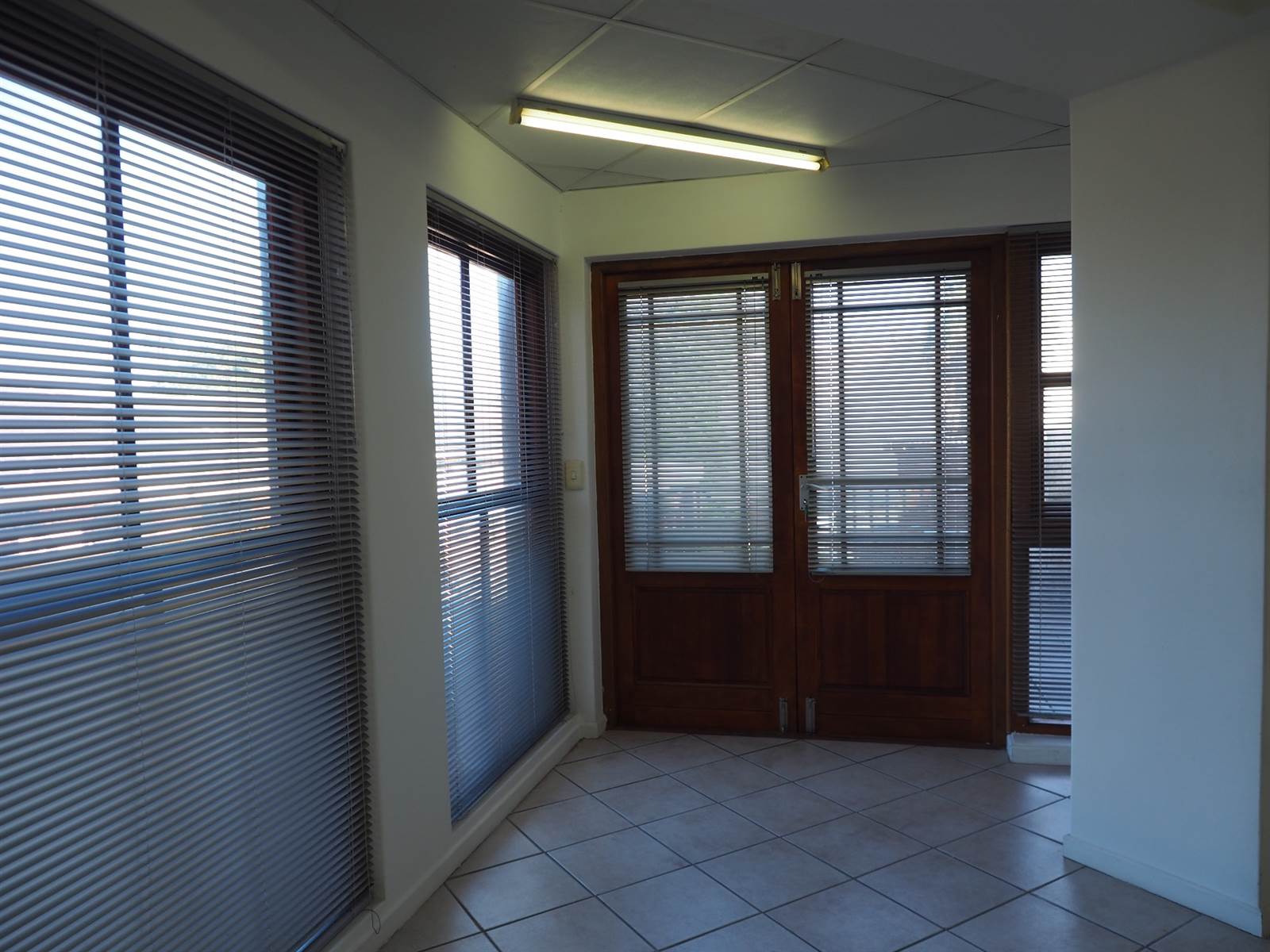 44  m² Office Space in Knysna Central photo number 4