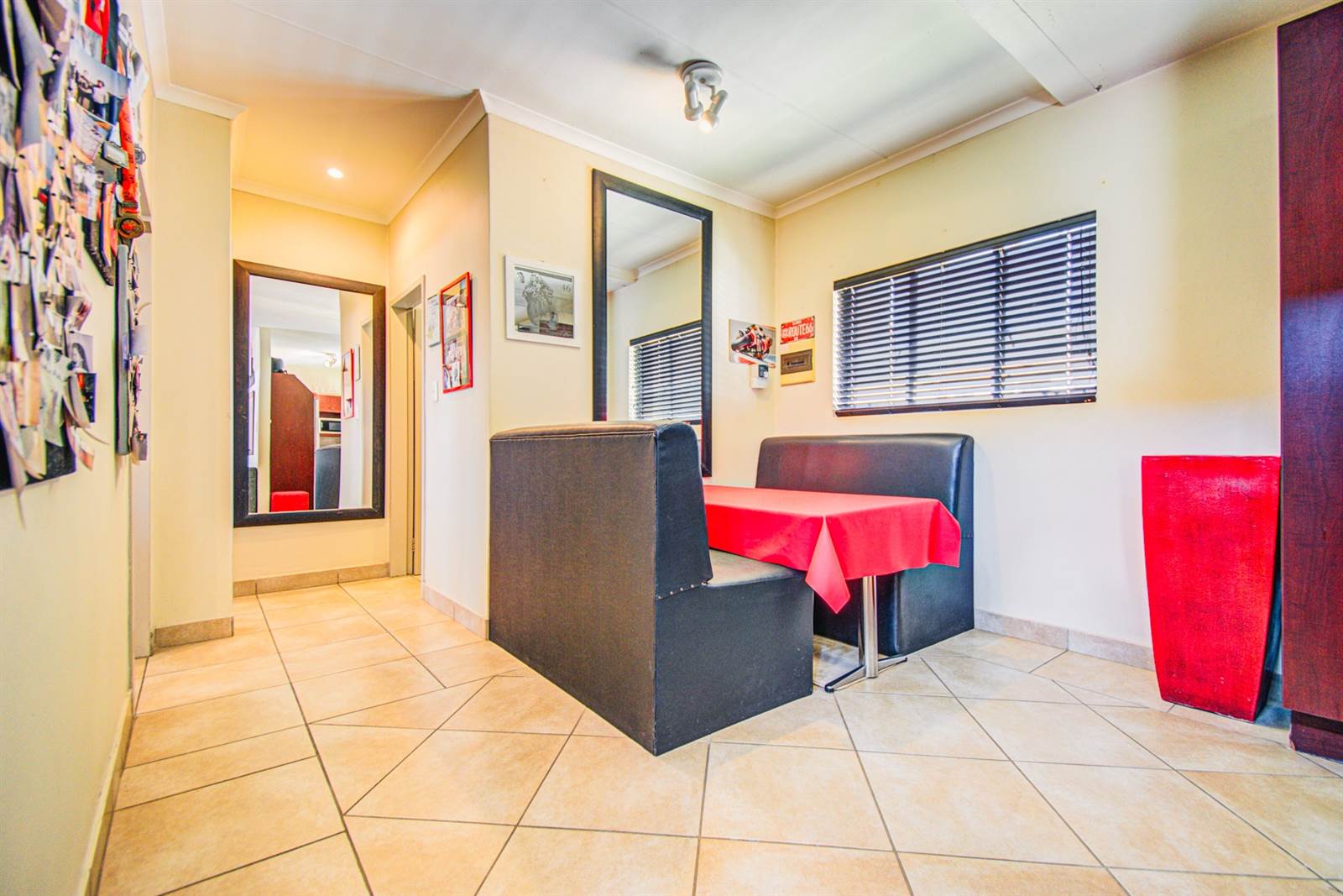 2 Bed Townhouse in Glen Marais photo number 7