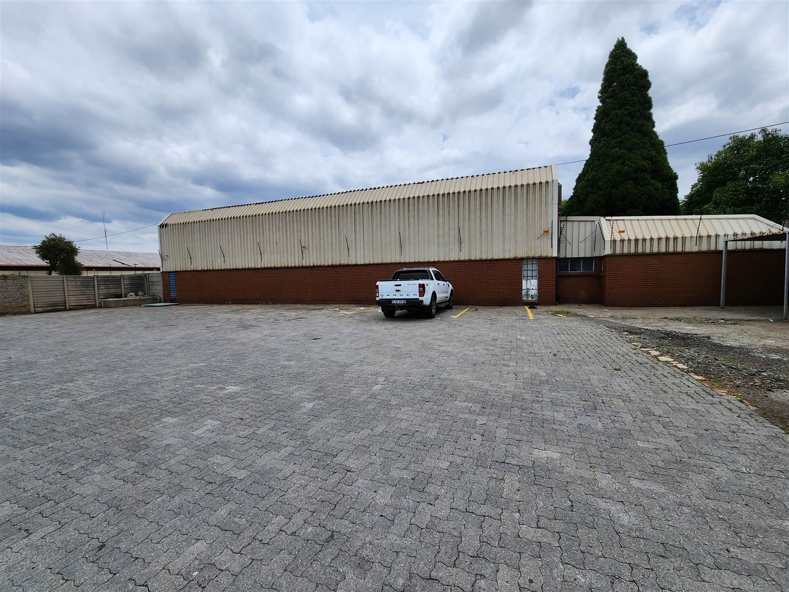 839  m² Industrial space in Benrose photo number 18