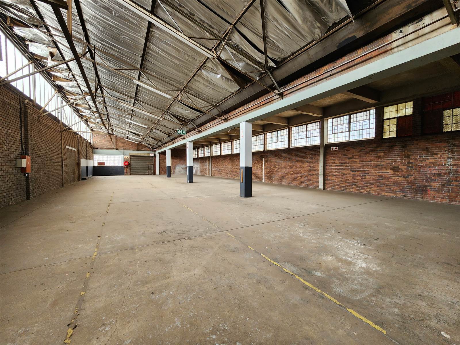 839  m² Industrial space in Benrose photo number 1