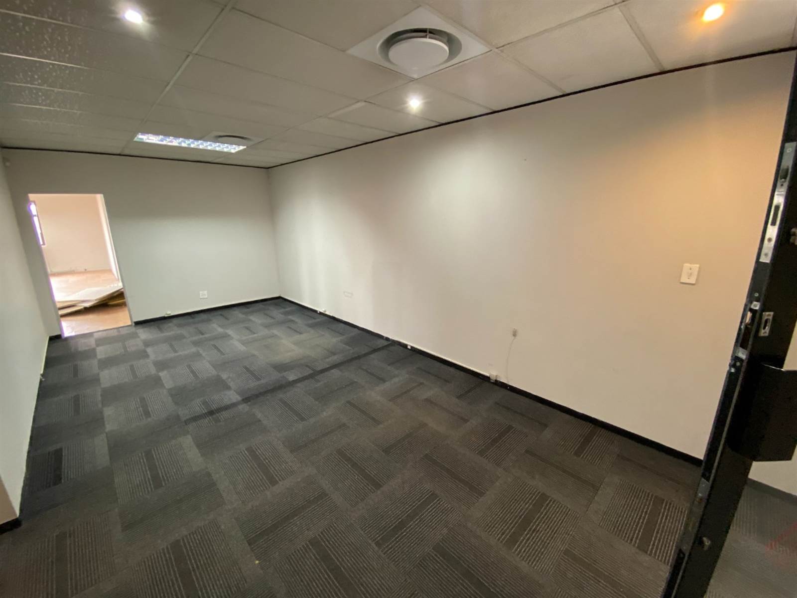 216  m² Office Space in Faerie Glen photo number 7