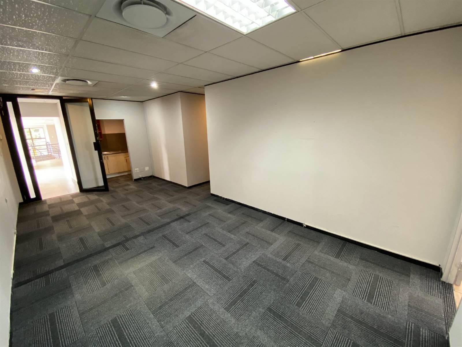216  m² Office Space in Faerie Glen photo number 8