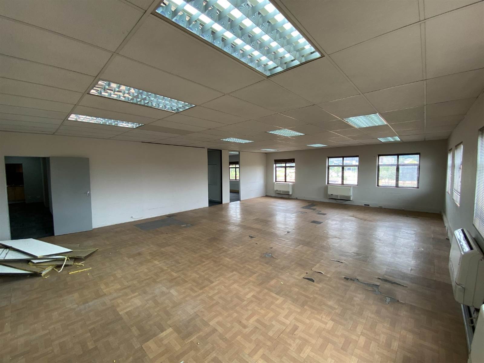 216  m² Office Space in Faerie Glen photo number 15