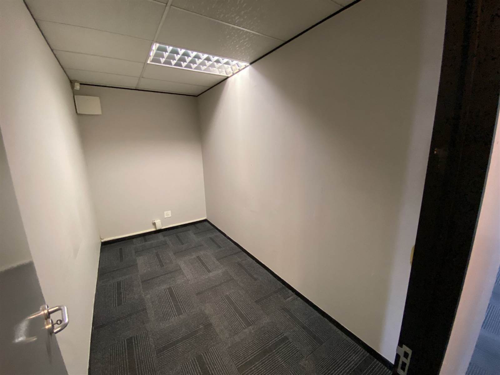 216  m² Office Space in Faerie Glen photo number 10