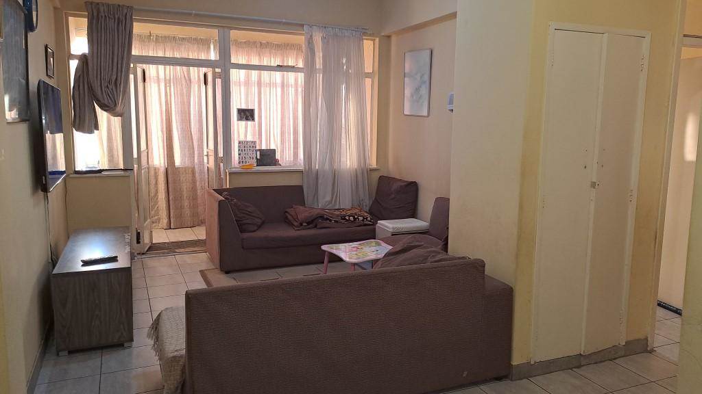 1.5 Bed Apartment in Yeoville photo number 2