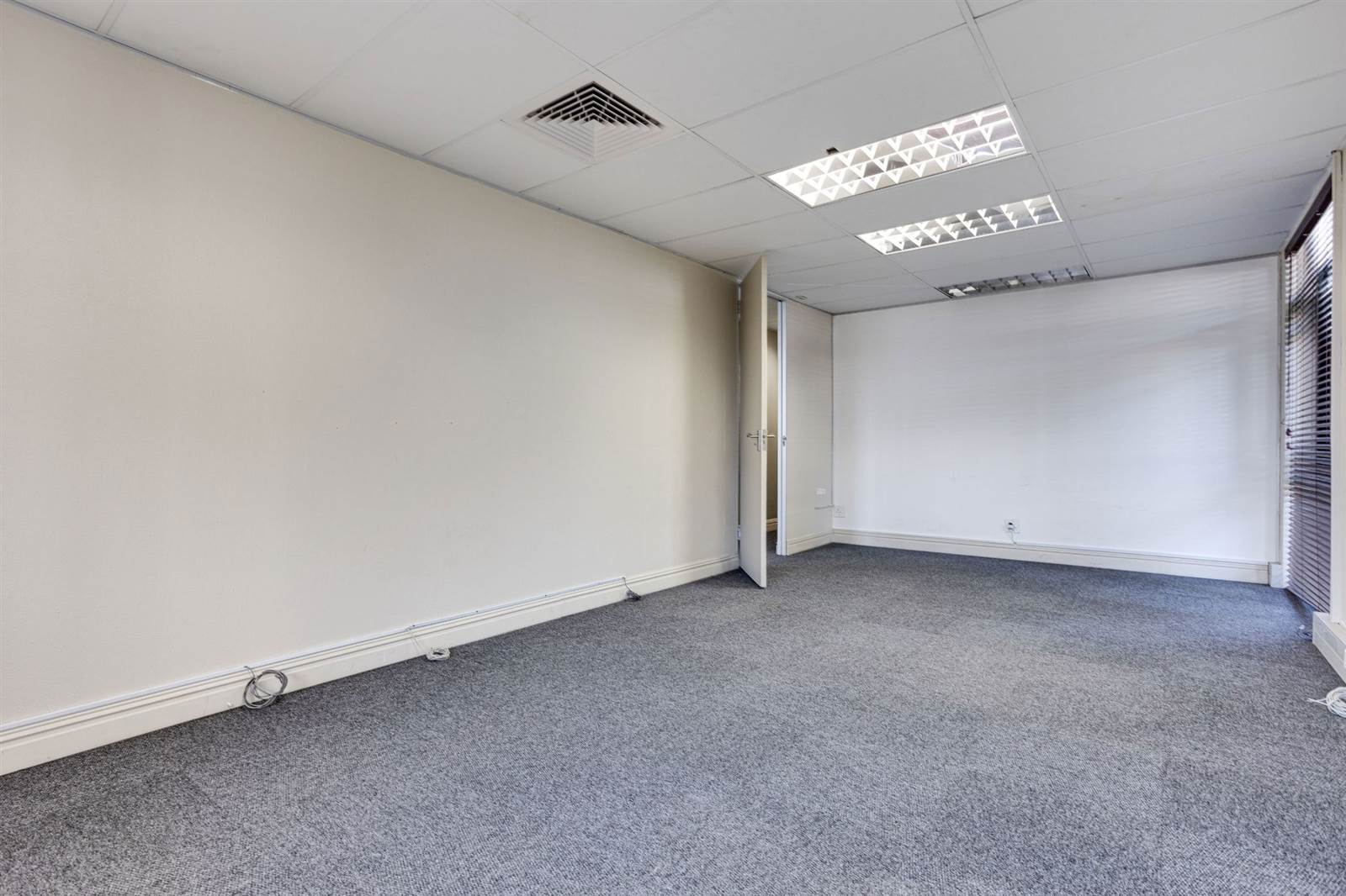 168  m² Commercial space in The Crest photo number 7