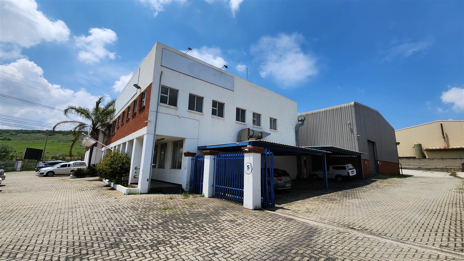 1912  m² Industrial space in Sebenza photo number 1