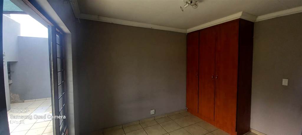 3 Bed Townhouse in Riversdale photo number 12