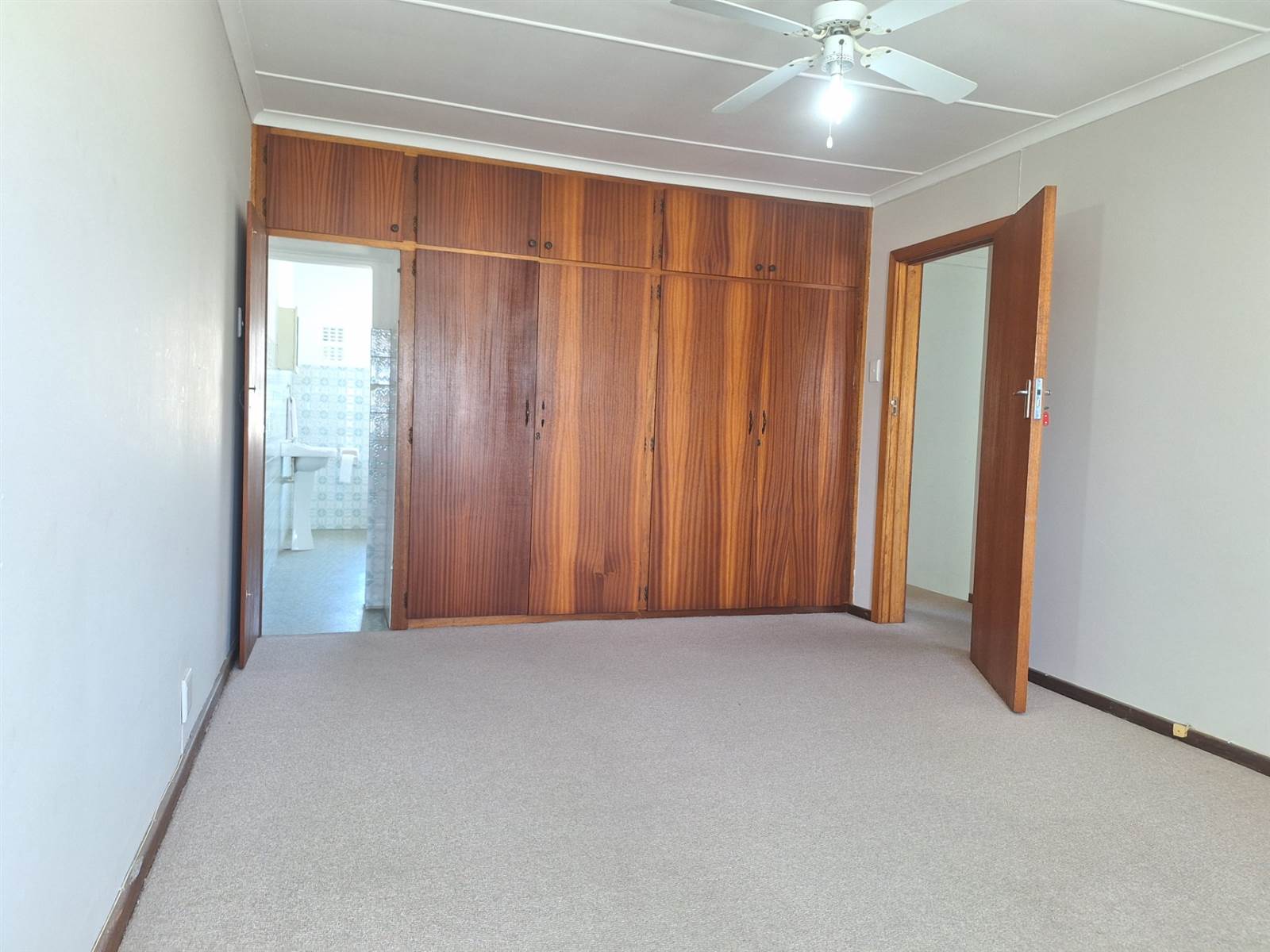 3 Bed Townhouse in Beacon Bay photo number 26