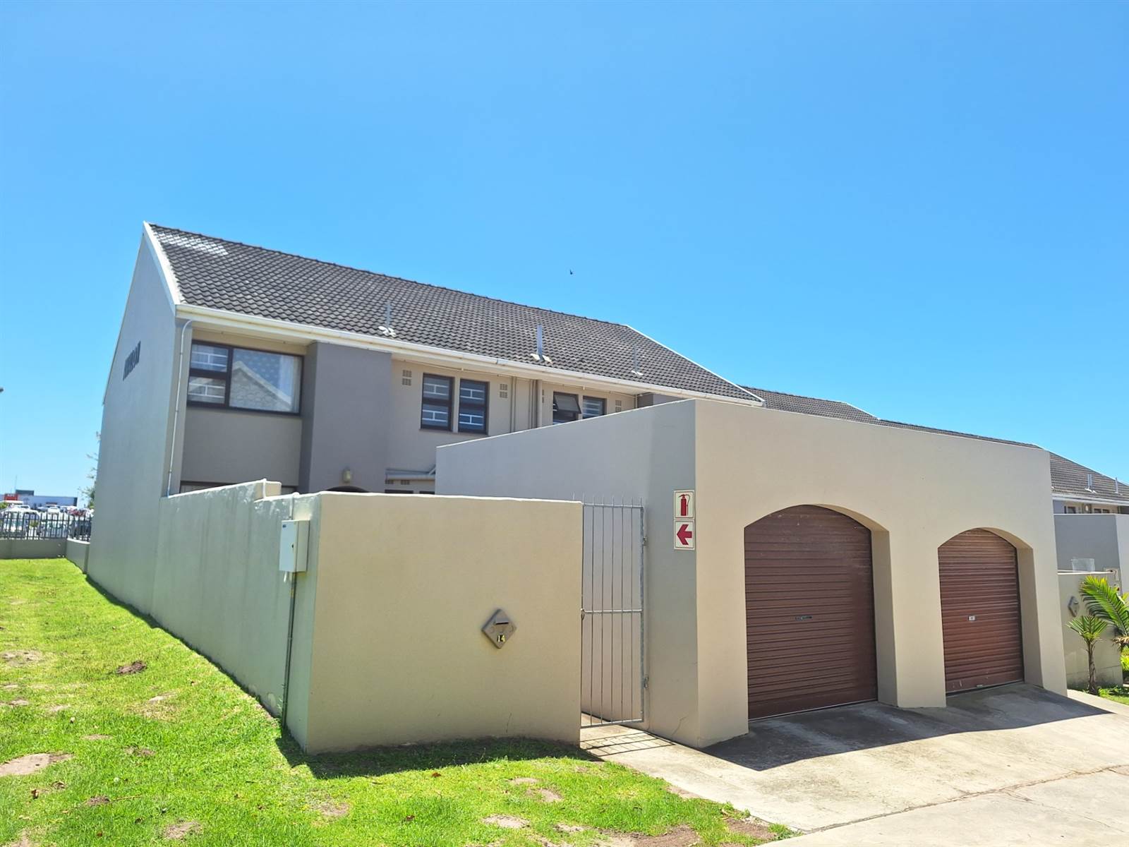 3 Bed Townhouse in Beacon Bay photo number 7