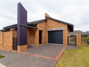 2 Bed Townhouse in North Riding AH