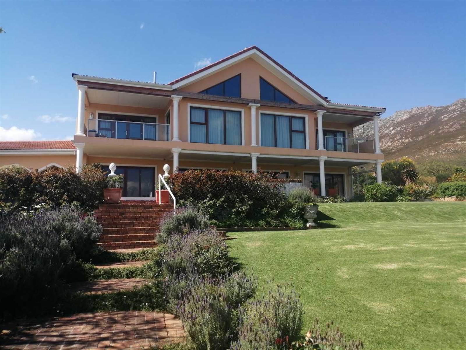 12 Bed House in Gordons Bay Central photo number 12