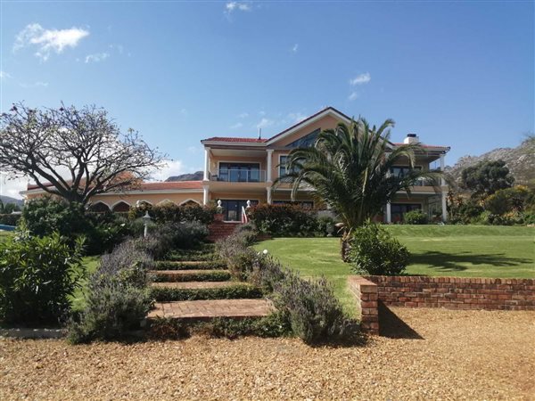 12 Bed House in Gordons Bay Central