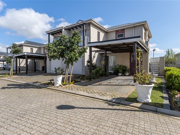 3 Bedroom Townhouse 3 Bedroom Townhouse