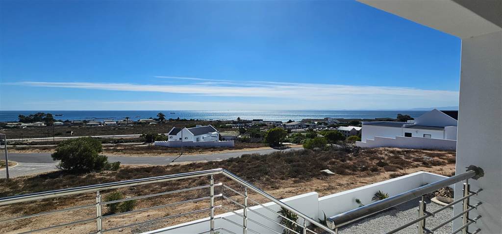 3 Bed House in Da Gama Bay photo number 16
