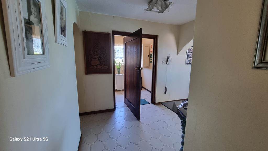 4 Bed Penthouse in Manaba photo number 20