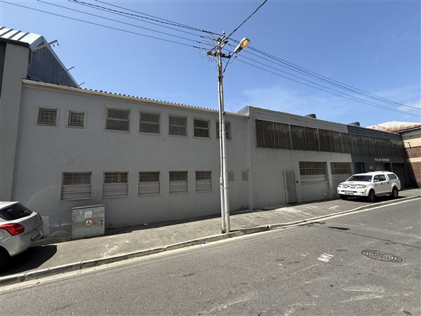 872  m² Industrial space