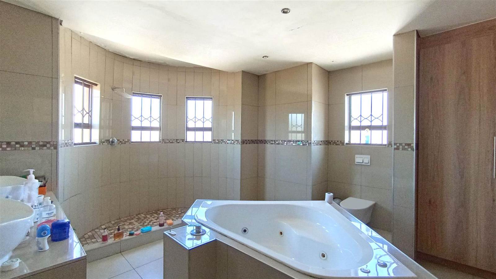6 Bed House in Rietvlei View photo number 29
