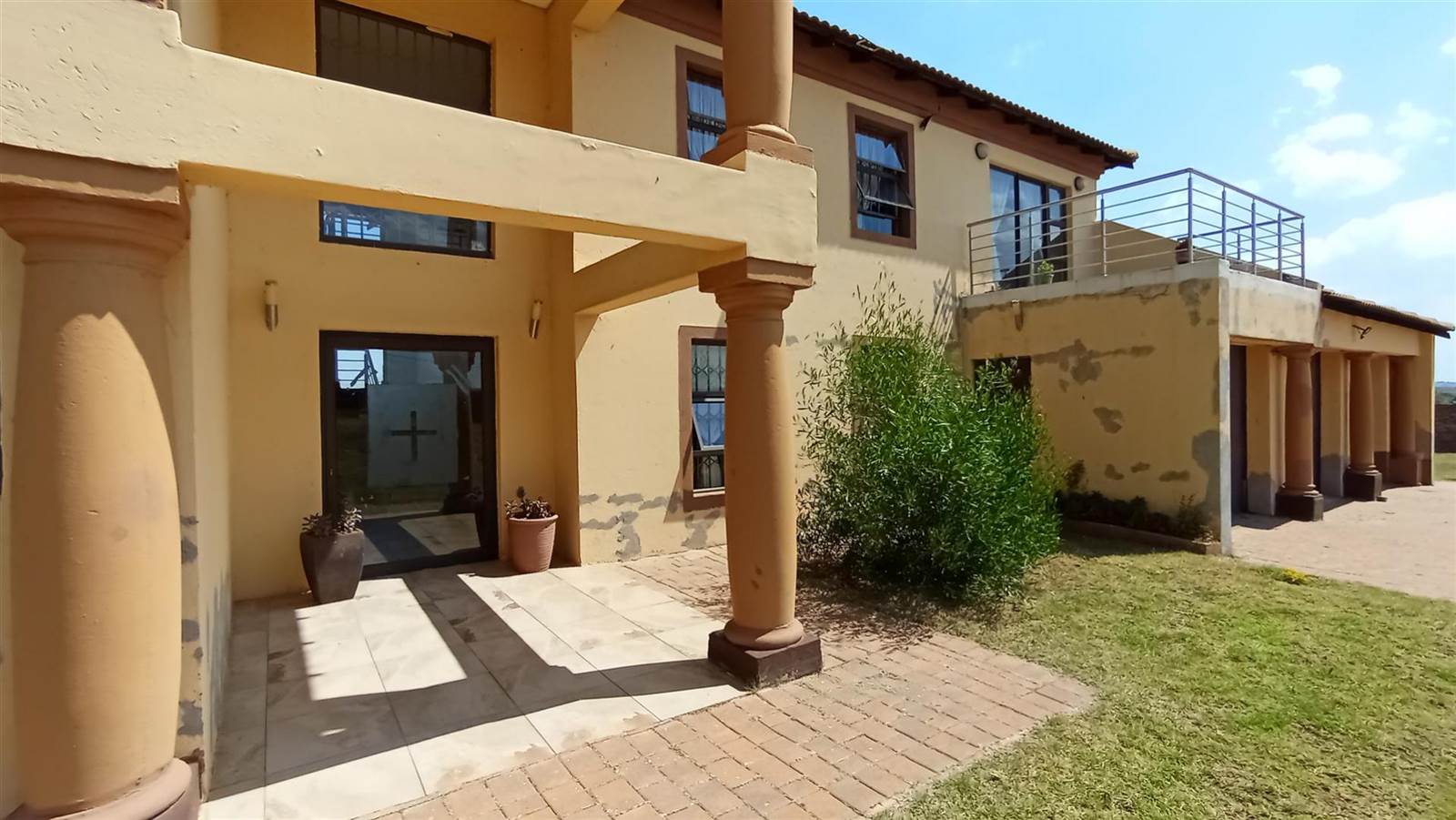 6 Bed House in Rietvlei View photo number 2