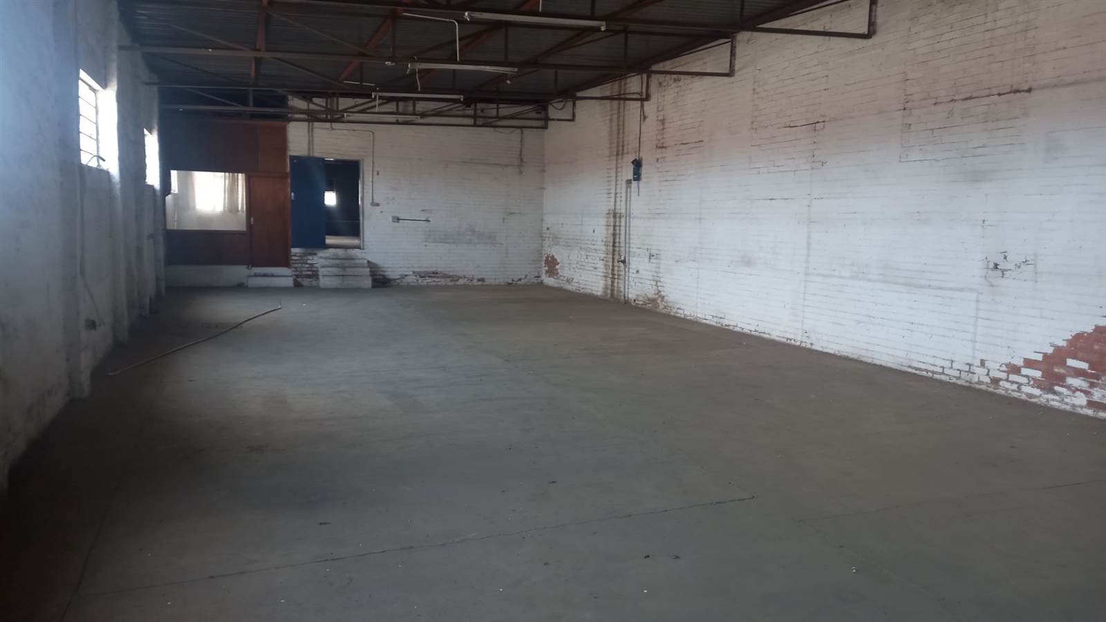 350  m² Commercial space in Hamilton photo number 1