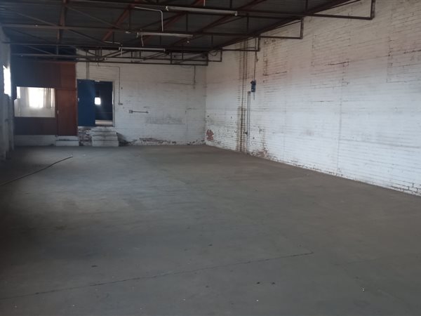 350  m² Commercial space in Hamilton