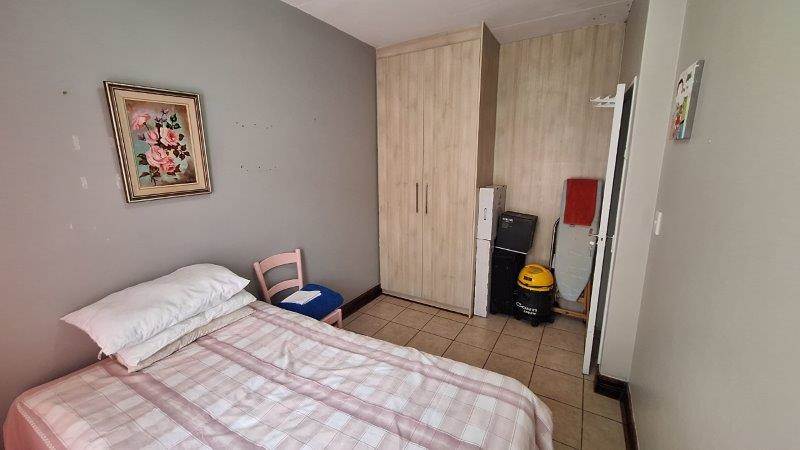 2 Bed Apartment in Pellissier photo number 11