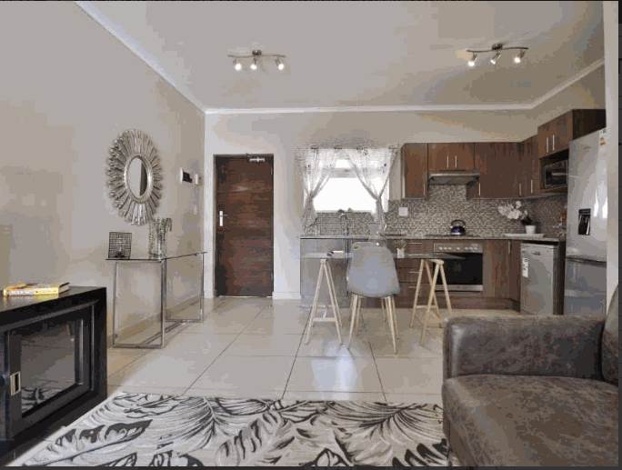 1 Bed Apartment in Plattekloof photo number 1