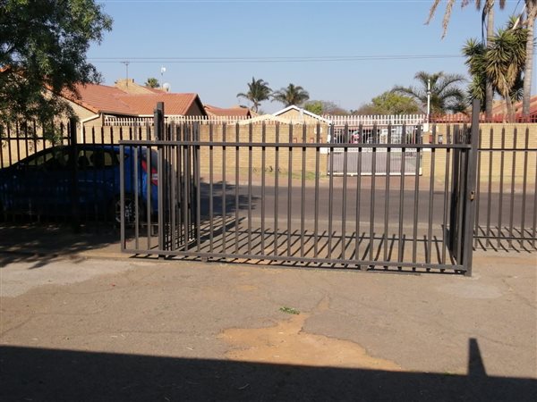 3 Bedroom Townhouse 3 Bedroom Townhouse