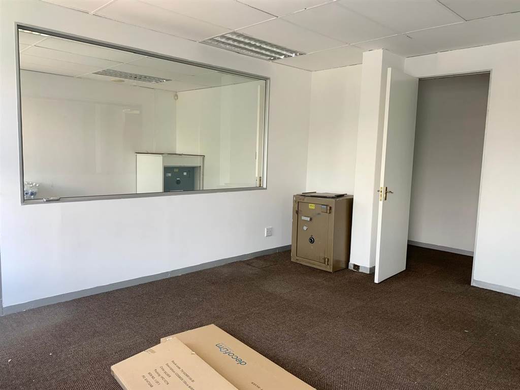 99  m² Office Space in Craighall photo number 13
