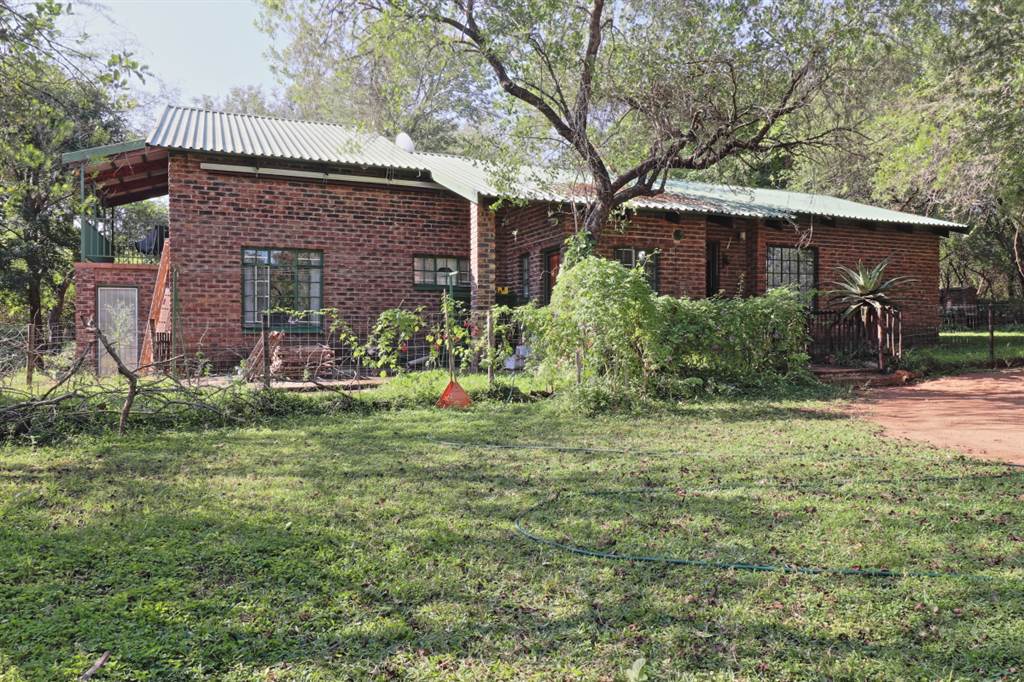 4 Bed House in Marloth Park photo number 2