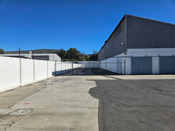 750  m² Industrial space