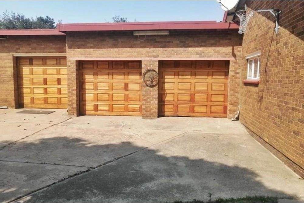 4 Bed House in Kriel photo number 10