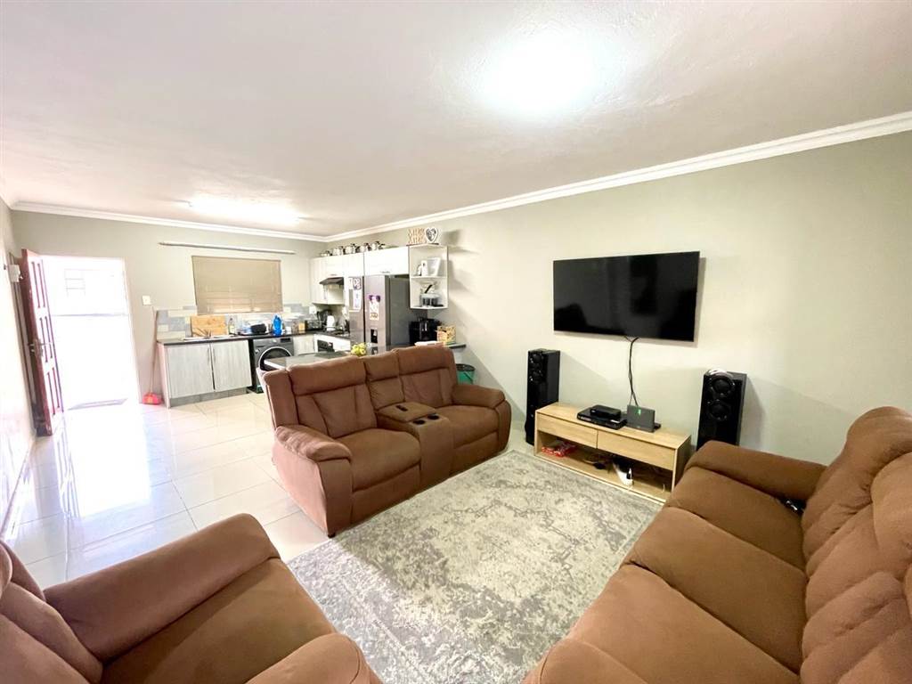 2 Bed House in Secunda photo number 2