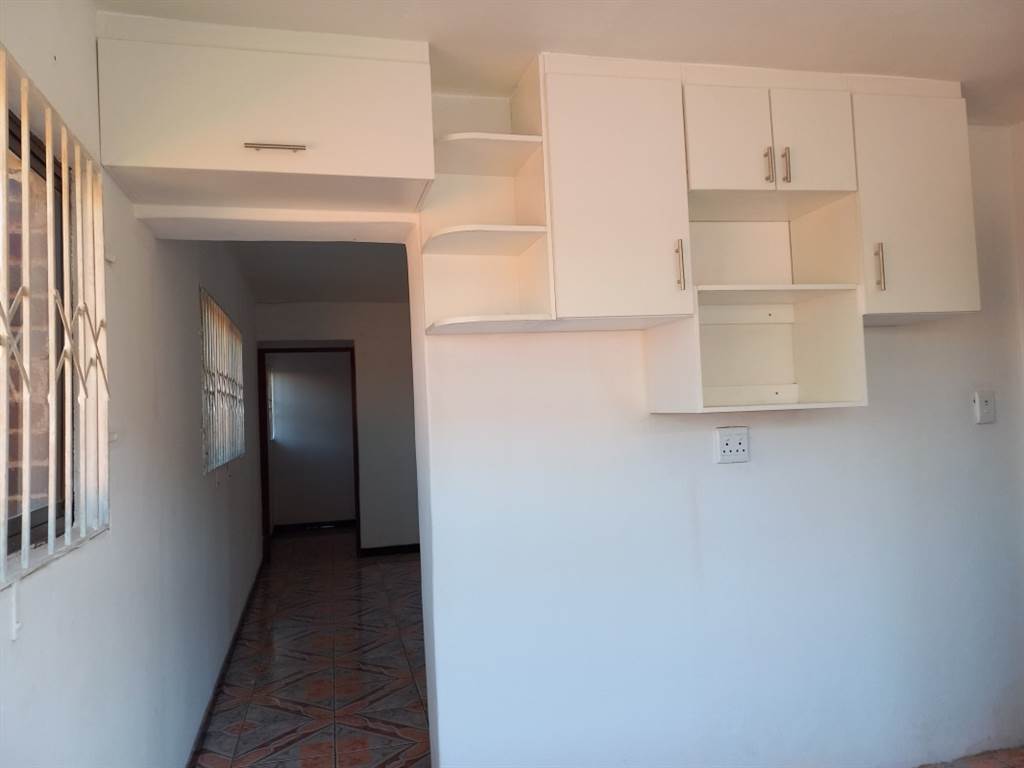 3 Bed Apartment in Kharwastan photo number 9
