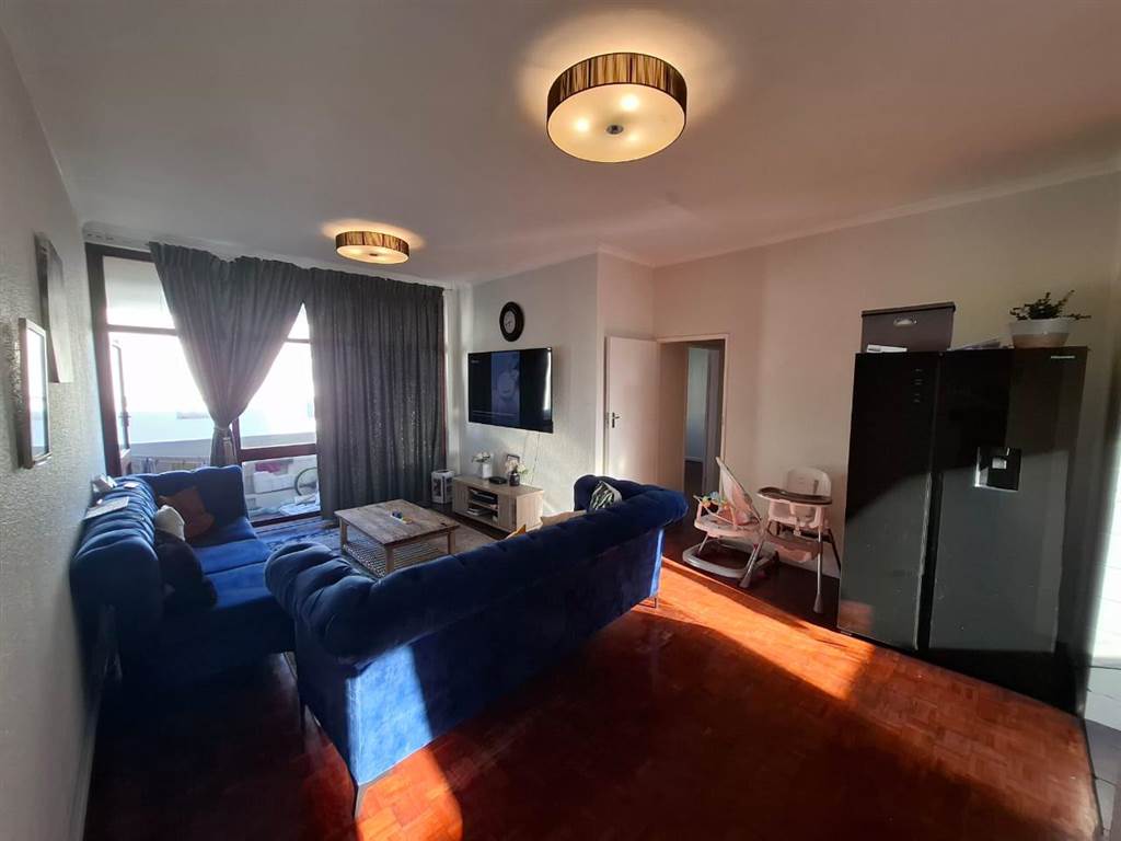 2 Bed Apartment in Milnerton Central photo number 5