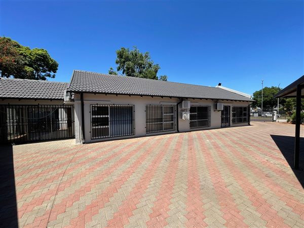 261  m² Commercial space