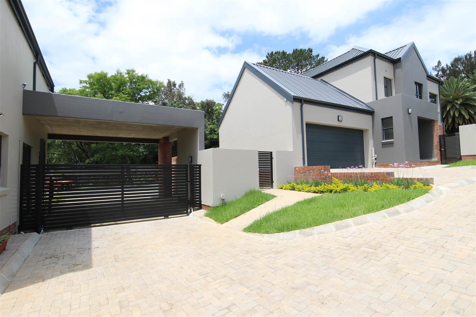 4 Bed Townhouse in Bryanston photo number 10