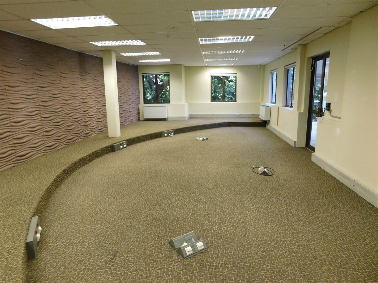 2167  m² Office Space in Hyde Park photo number 6