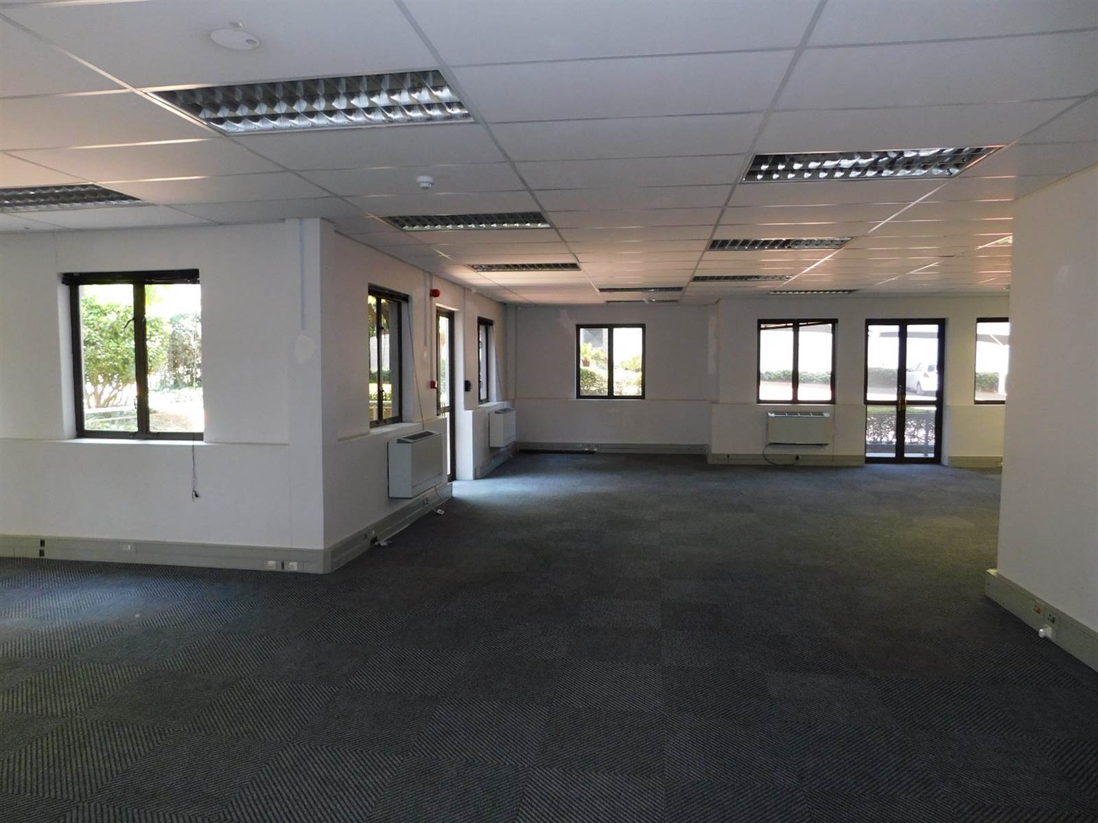 2167  m² Office Space in Hyde Park photo number 12