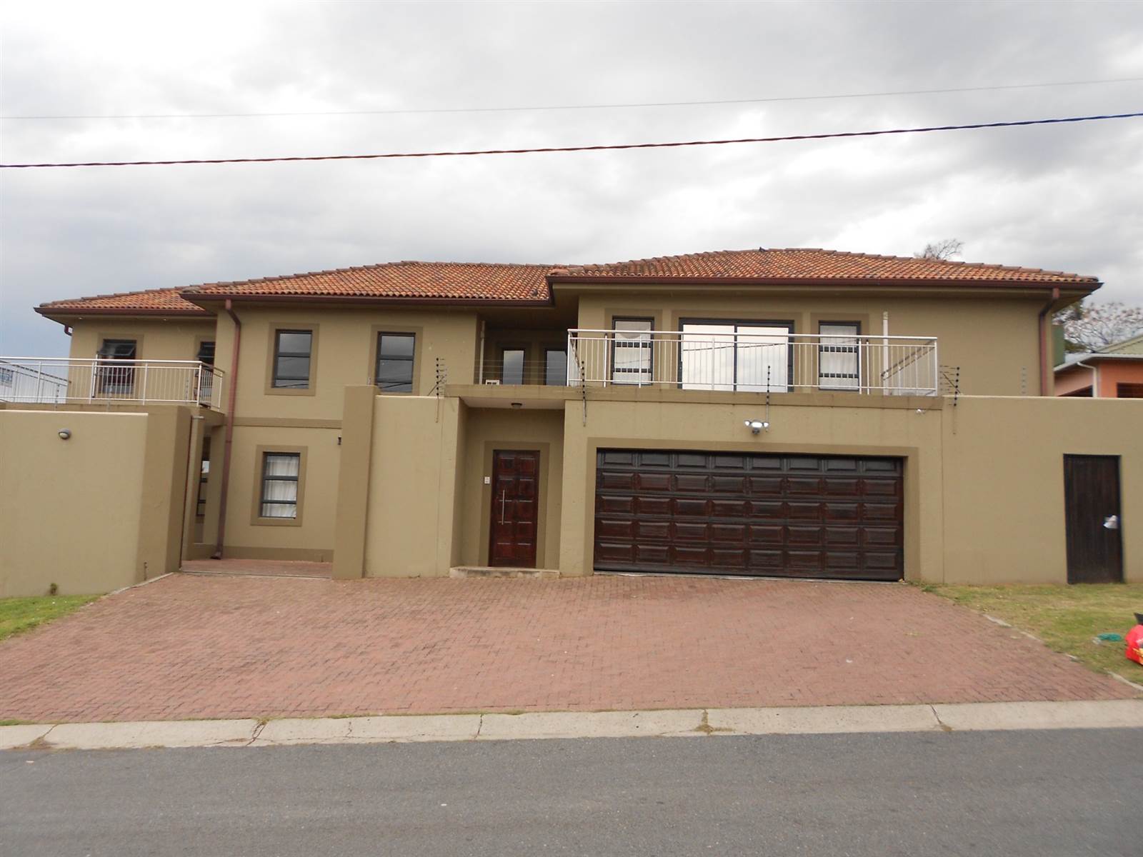 5 Bed House in Amalinda North photo number 1