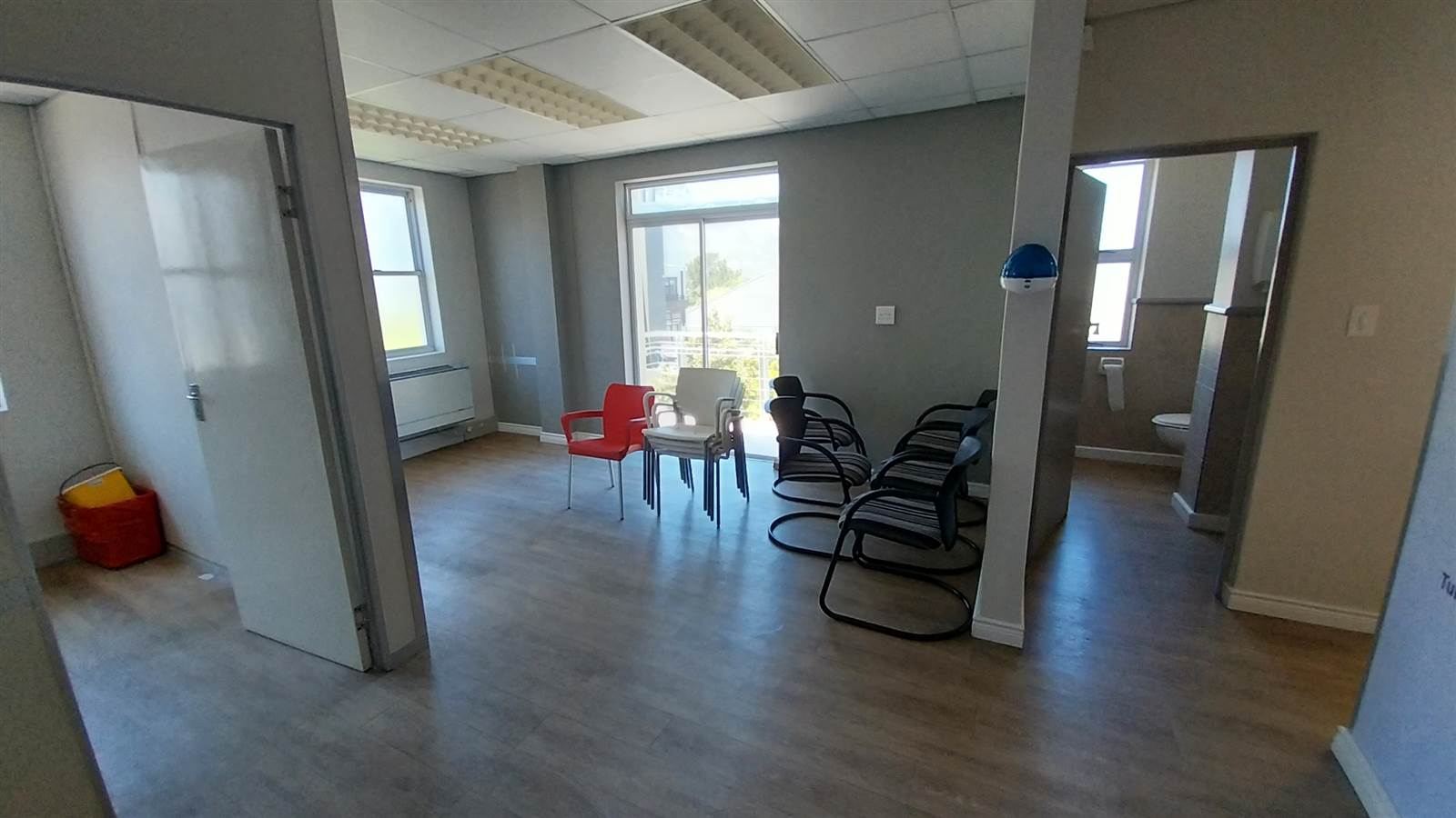 80  m² Commercial space in Hout Bay and surrounds photo number 2