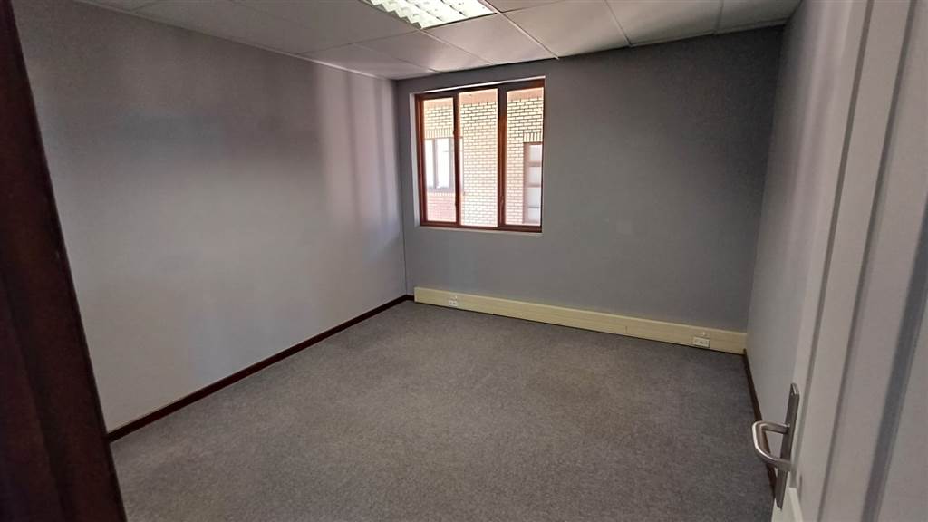 292  m² Commercial space in Honeydew photo number 16