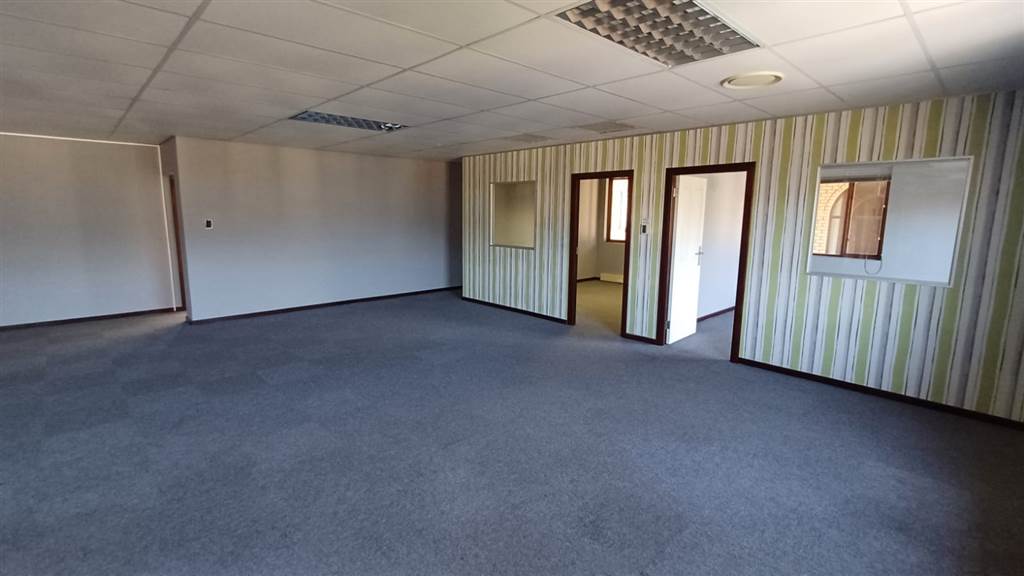 292  m² Commercial space in Honeydew photo number 14