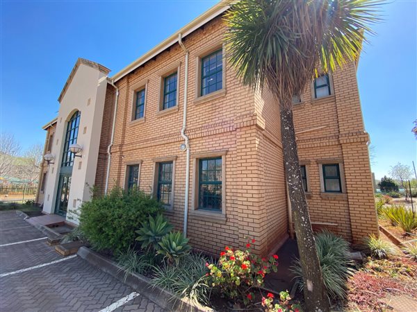 517  m² Office Space in Highveld