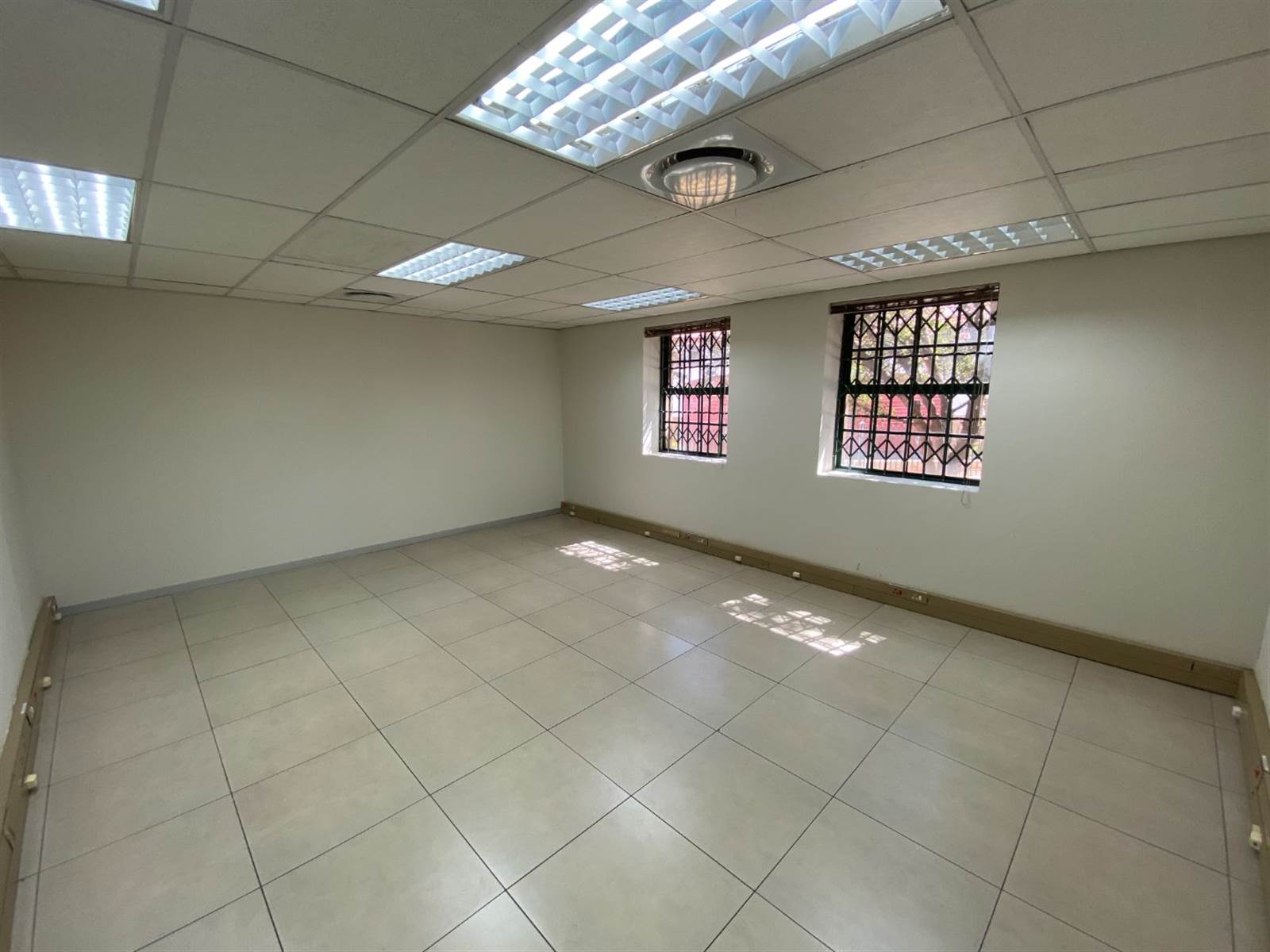 517  m² Office Space in Highveld photo number 10