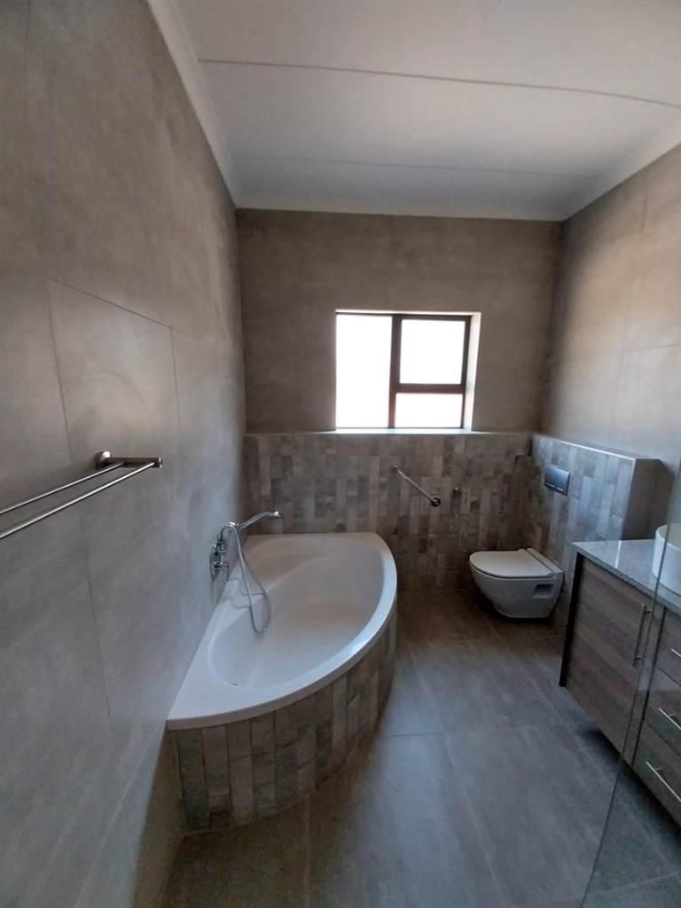 3 Bed House in Modimolle photo number 27