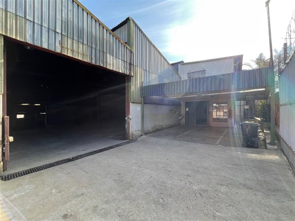 1 400  m² Industrial space